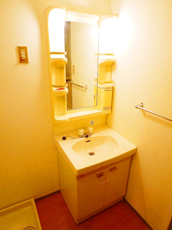 Washroom. Independent wash dressing room