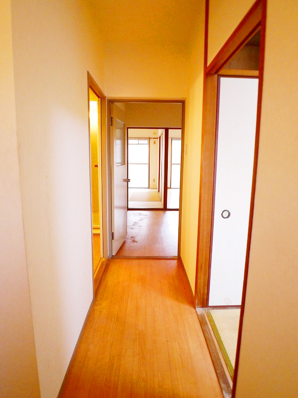 Other room space. Spacious floor plan if there is a passage