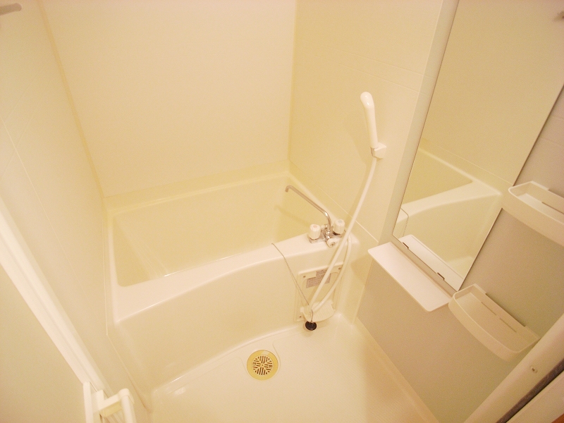 Bath. Bathroom spacious