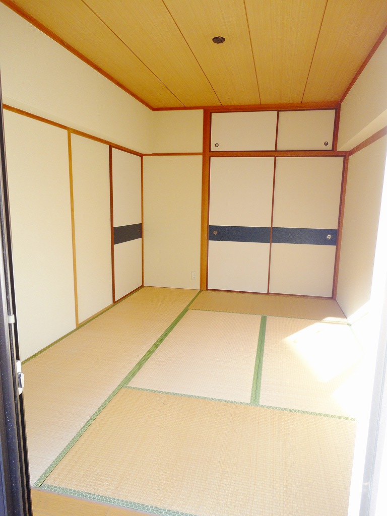 Other room space. Facing south in a bright room ☆