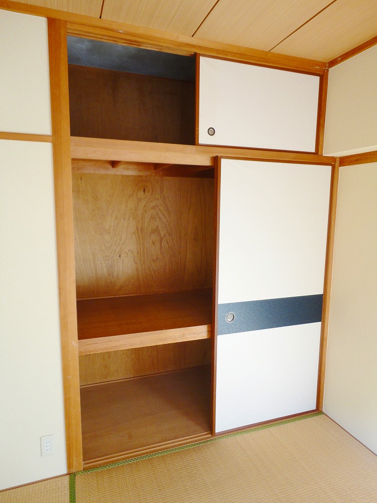 Receipt. Storage capacity of the closet is not reckoned with