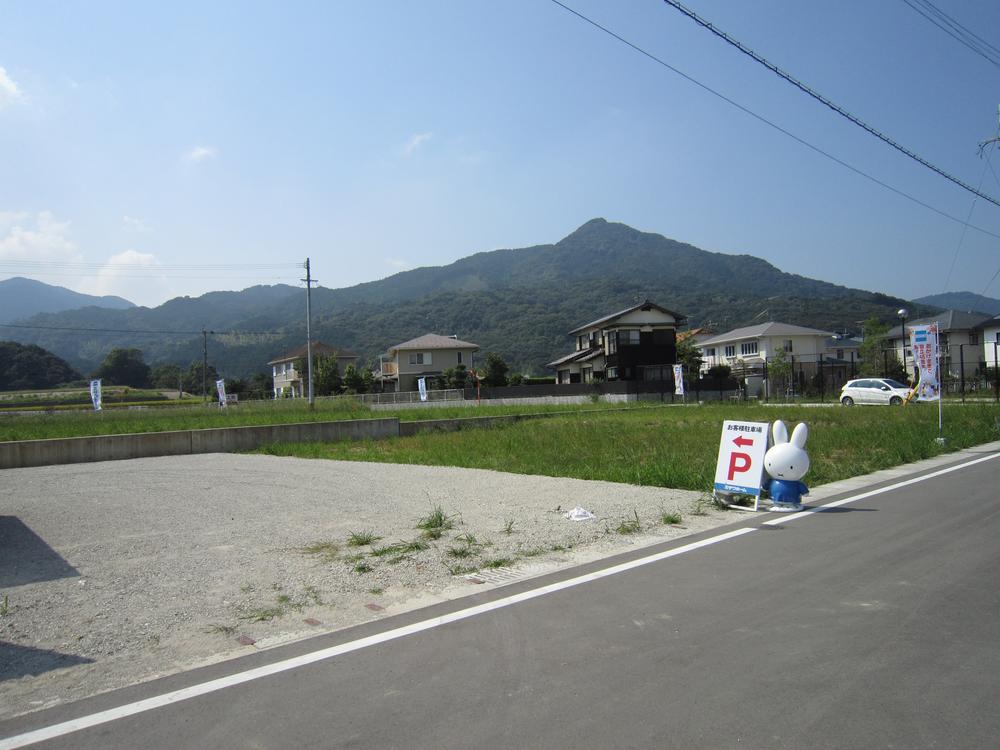 Local land photo. Spacious grounds pour in plenty of sunshine and a pleasant breeze!