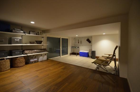 exhibition hall / Showroom. <Onojo exhibition hall> and Shimae a full mono whole, Clean spacious and can take advantage of the room, "warehouse". While using maximum volume rate elephant has been determined because it is not added to the total floor area, You can separately secure the storage capacity of large capacity.