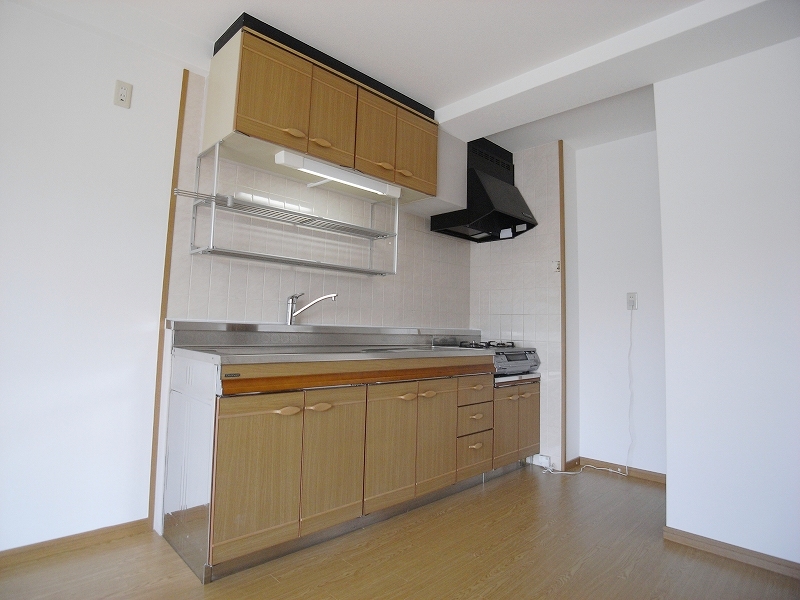 Kitchen. It is also easy to cooking in a large kitchen