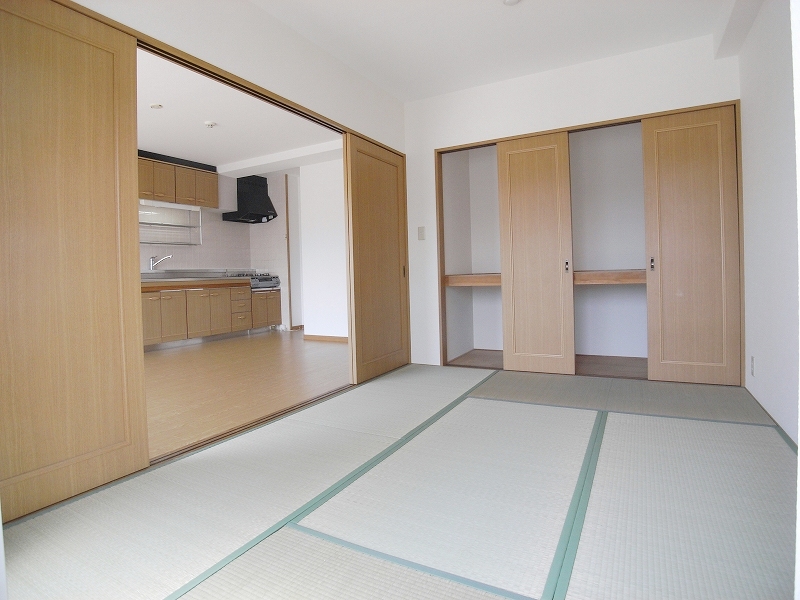 Other room space. Japanese-style room to settle