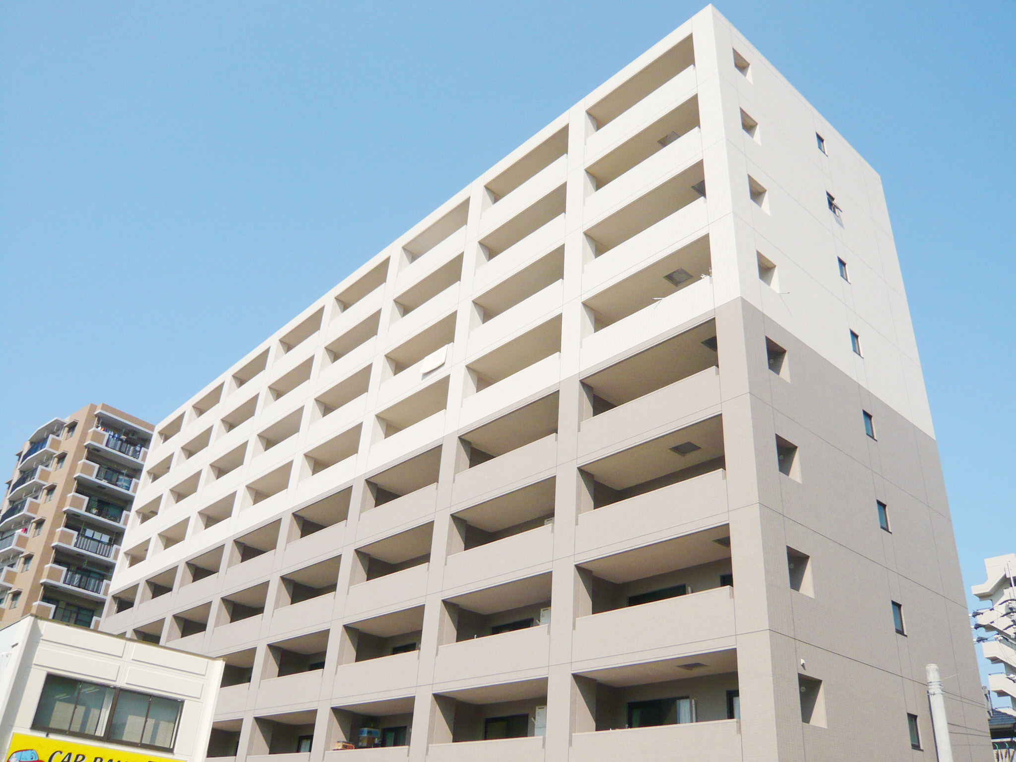 Kitchen. Auto-lock with the Burritt Mansion