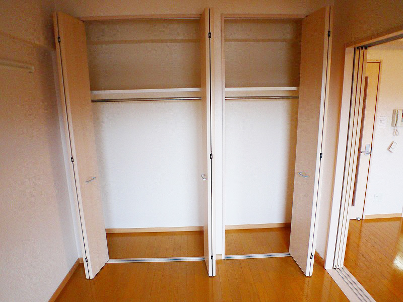 Receipt. One side closet