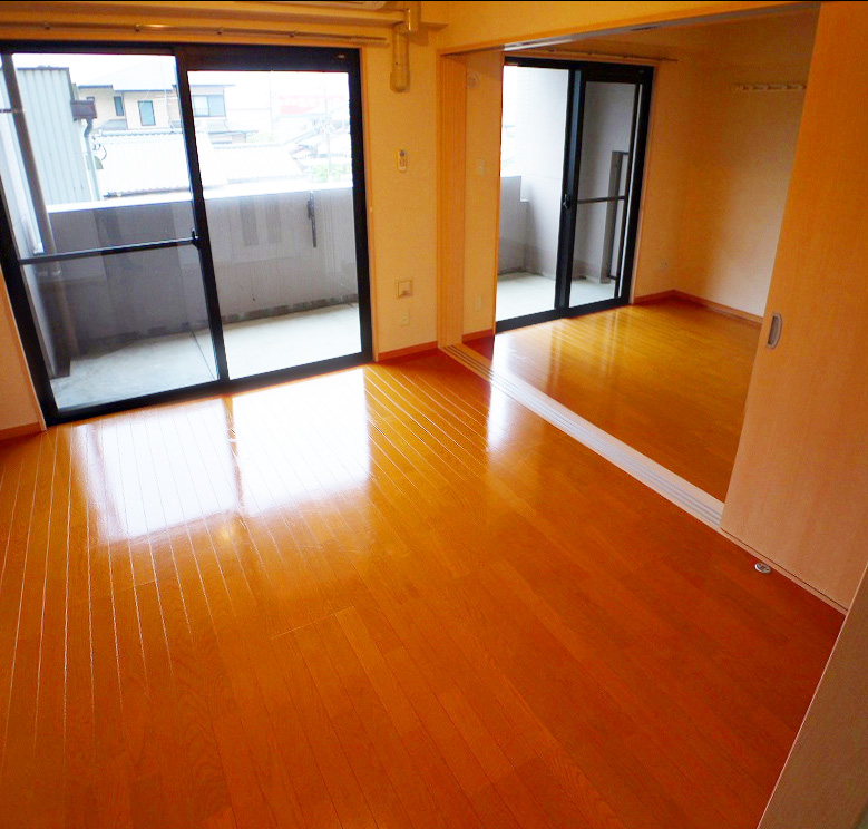 Living and room. This time you rent ・ Shikirei is significantly down campaign