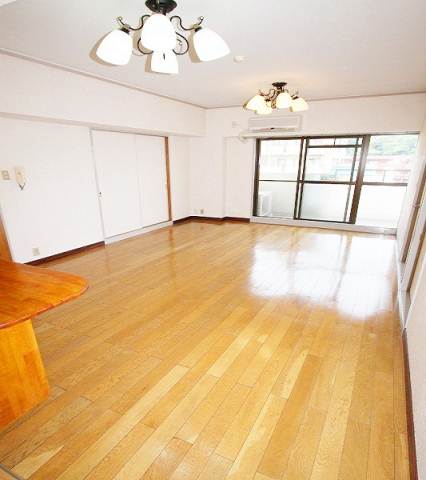 Living and room. 15 Pledge of LDK went down attractive rent