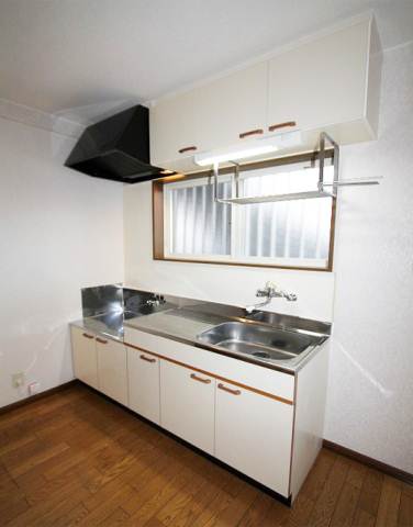 Kitchen. Two-burner stove bring possible