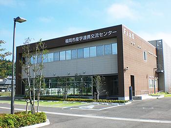 station. Bus stop: the heart of the 240m Fukuoka to industry-university cooperation Exchange Center (Tenjin ・ Also ran bus Hakata) go.