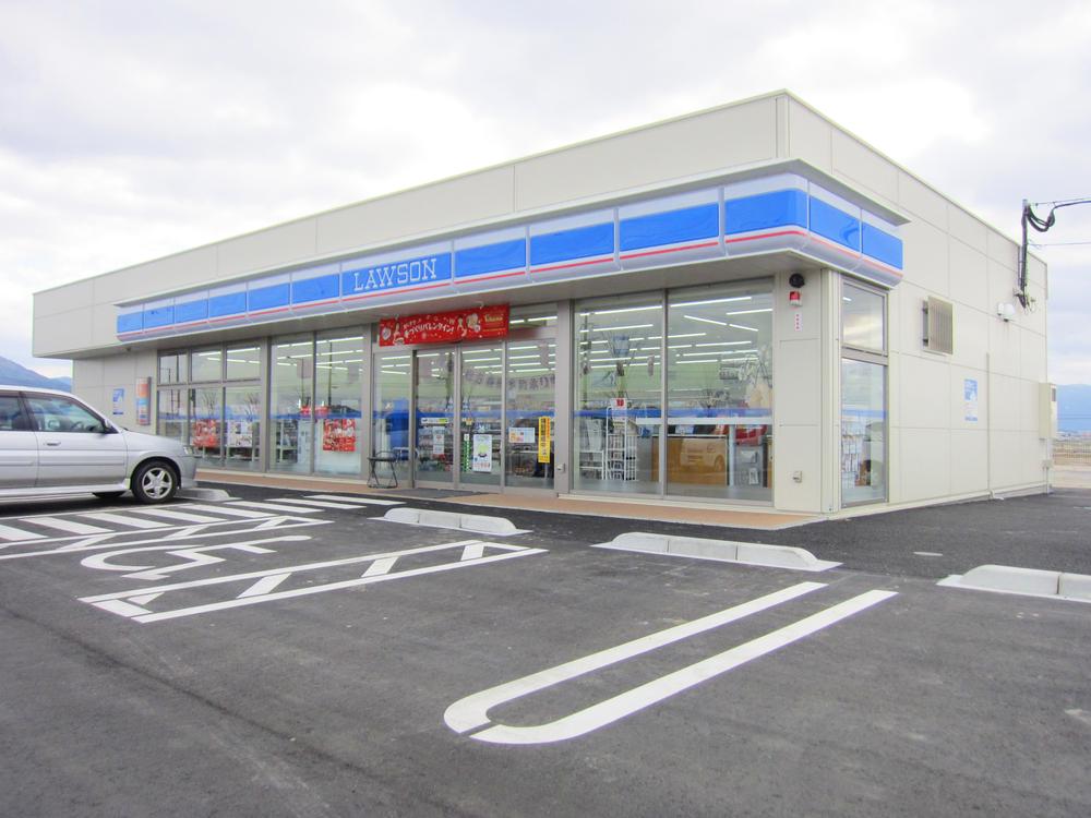 Convenience store. 800m to Lawson