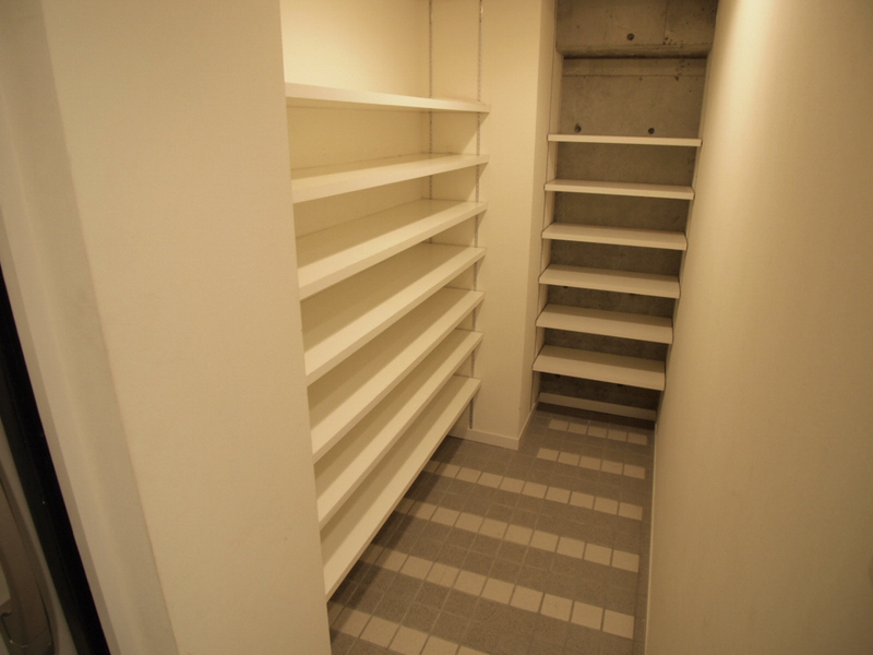 Receipt. Nantes of walk-in shoe box