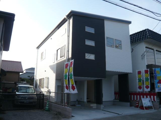 Local appearance photo. Local (11 May 2013) Shooting