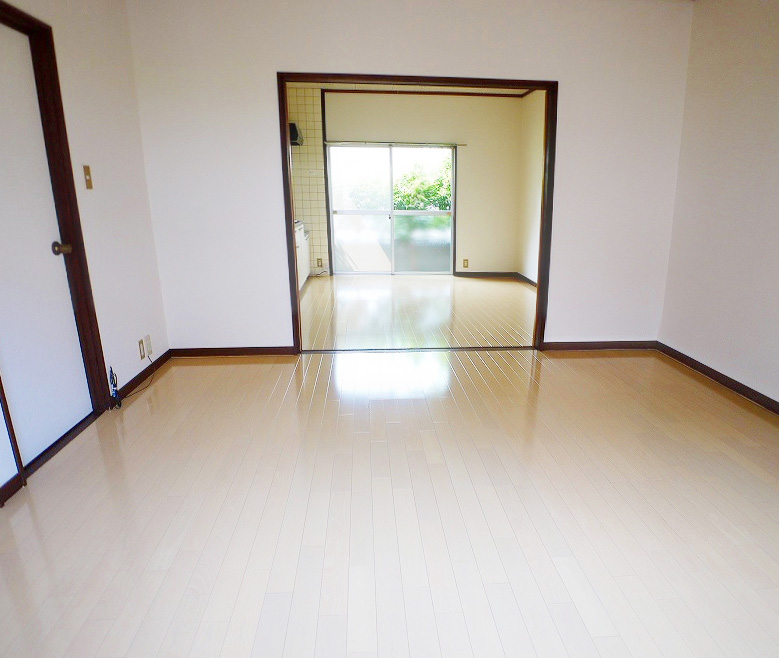 Living and room. This you rent in this breadth is cheap