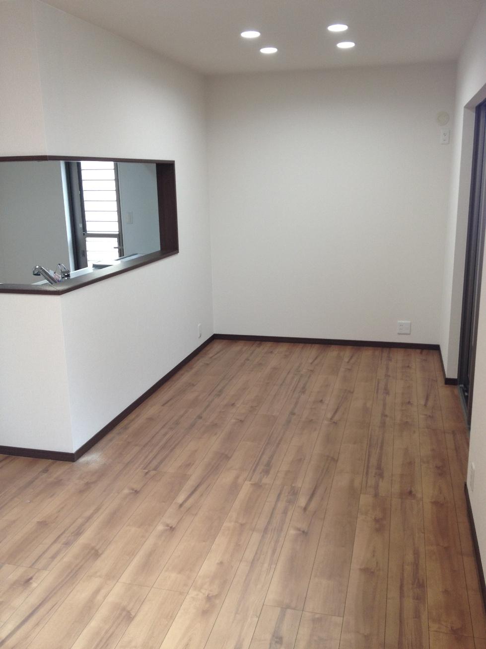 Same specifications photos (living). It is different from the real thing.