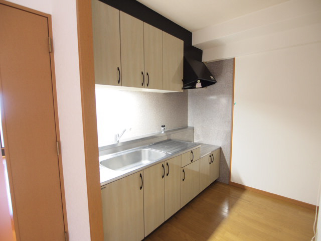 Kitchen. Easy kitchen of width also widely cuisine. 