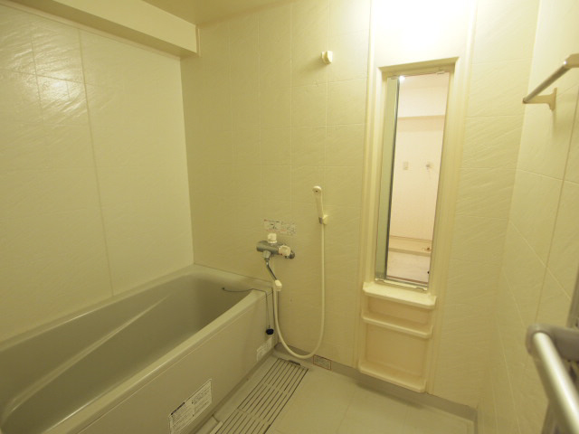 Bath. 1418 type large tub You can really relaxed bathing