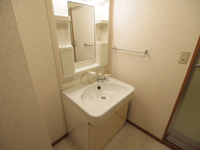 Washroom. Shampoo is with Dresser. 