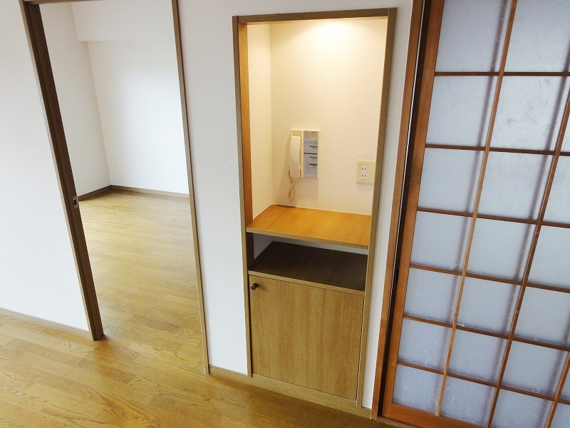 Living and room. Telephone stand