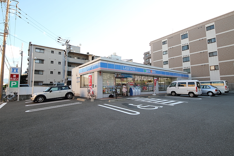 Convenience store. Lawson Uchihama-chome store up (convenience store) 363m