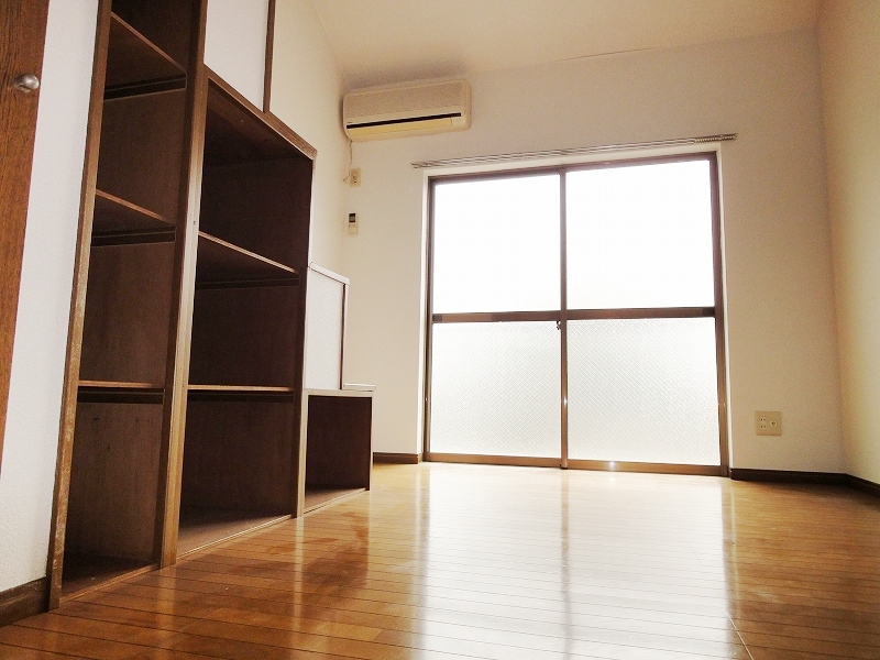 Living and room. It is also a good day