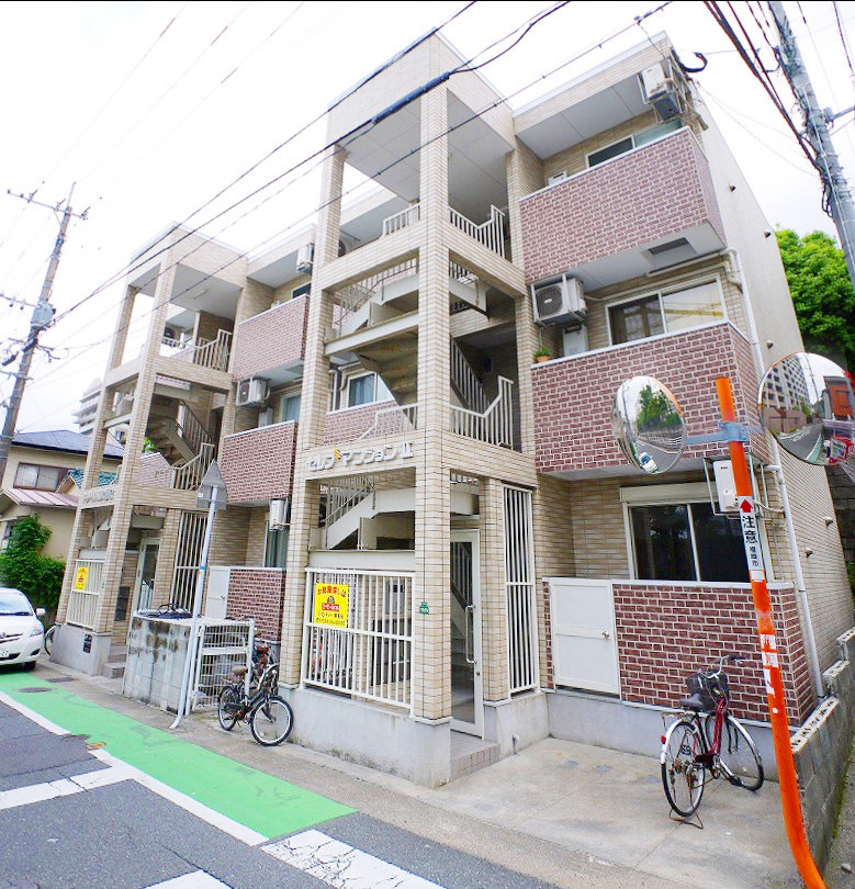 Living and room. Is Bari' and Mansion Type