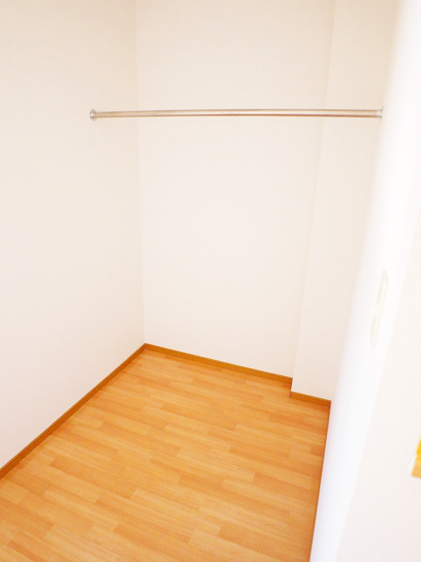 Receipt. Walk-in closet