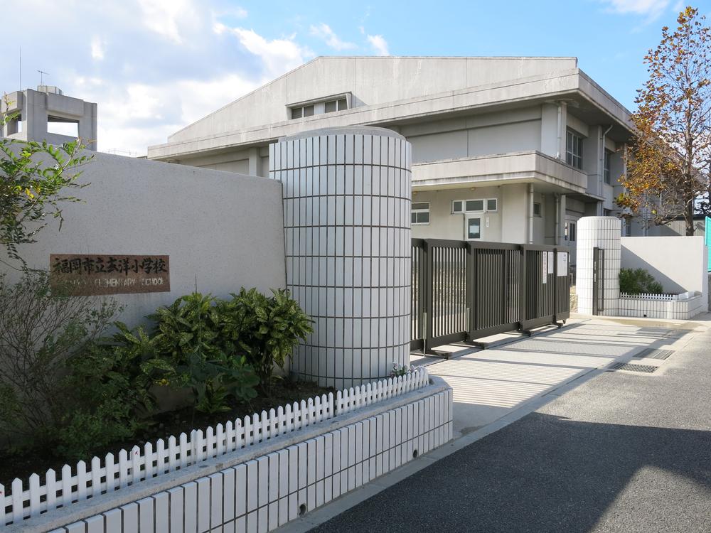 Primary school. GenHiroshi 700m up to elementary school