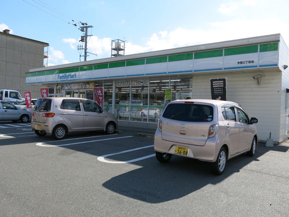 Convenience store. 500m to FamilyMart