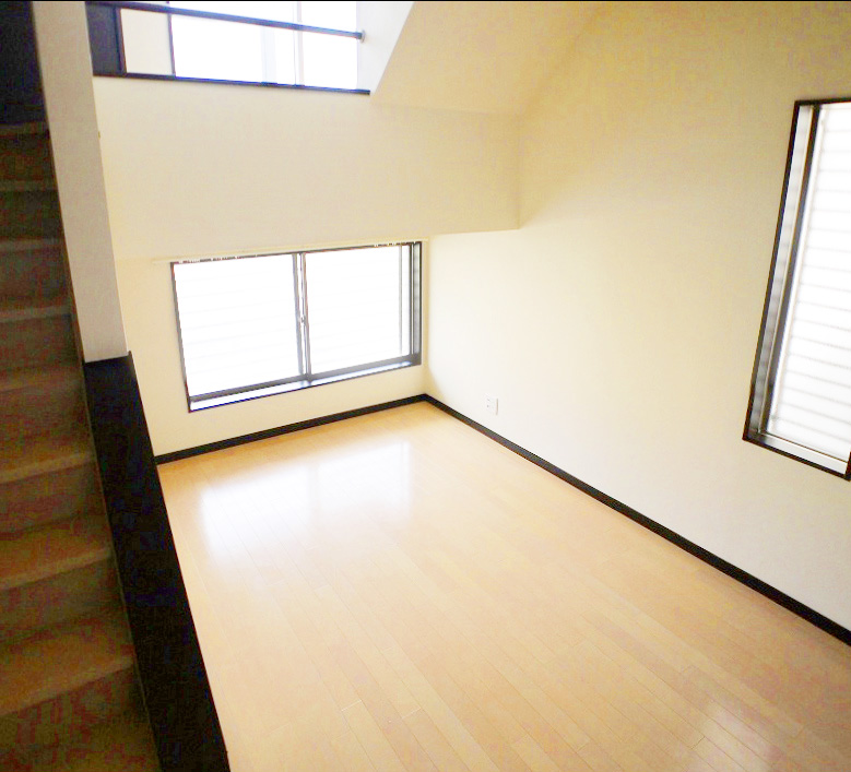 Living and room. Anytime you can preview so please feel free to contact