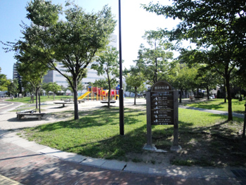 park. Meinohama 850m to Central Park (park)