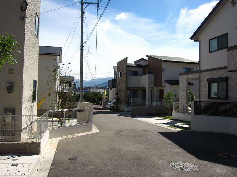 Local photos, including front road. 1 ~ No. 8 destinations cityscape