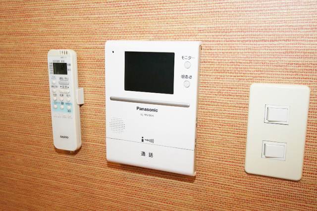 Security. Peace of mind in the TV monitor Hong