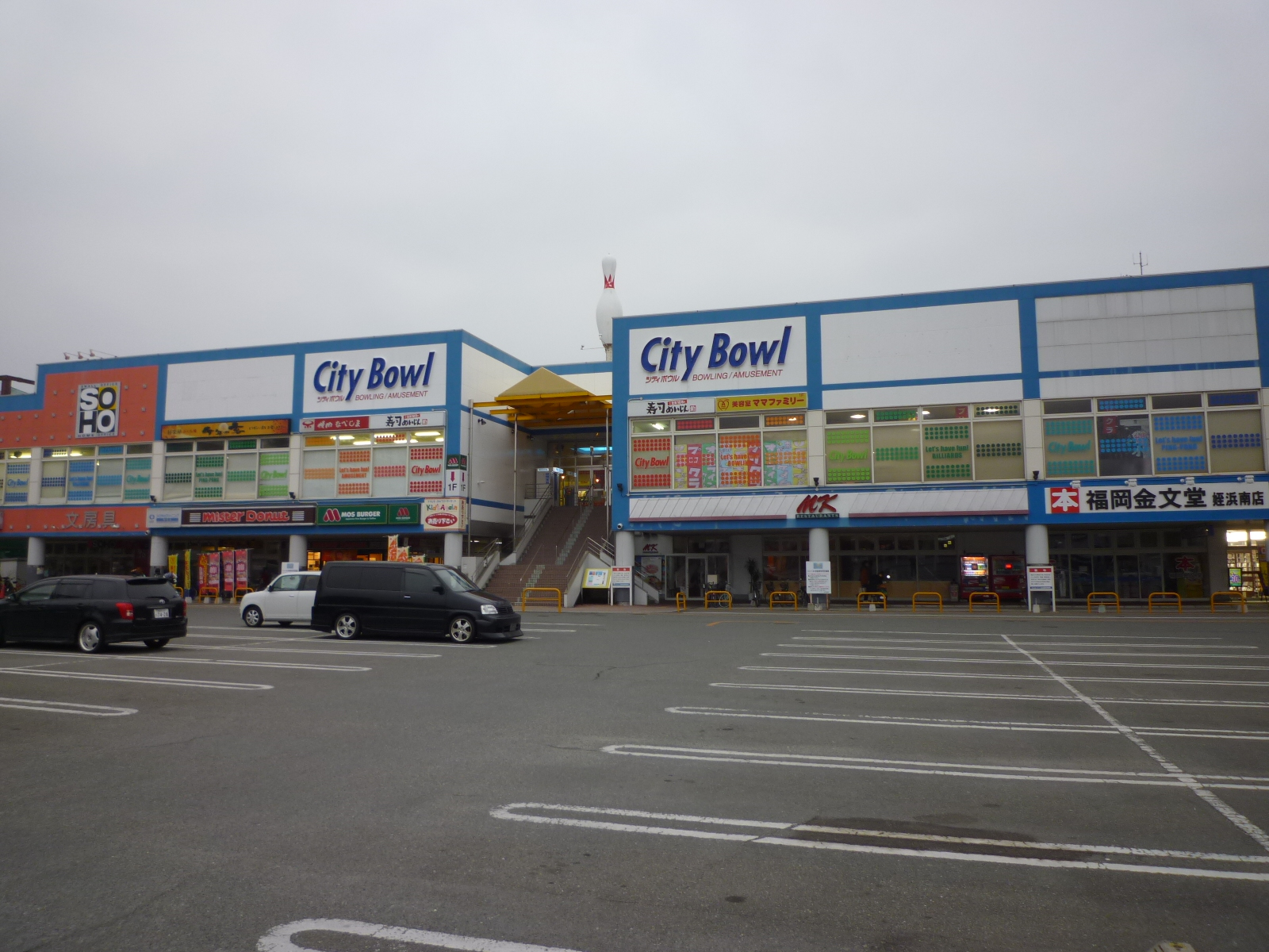 Shopping centre. 723m to the West Court Meinohama (shopping center)