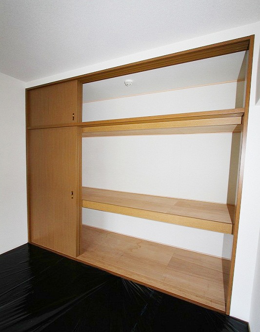 Receipt. Storage is also safe in plenty