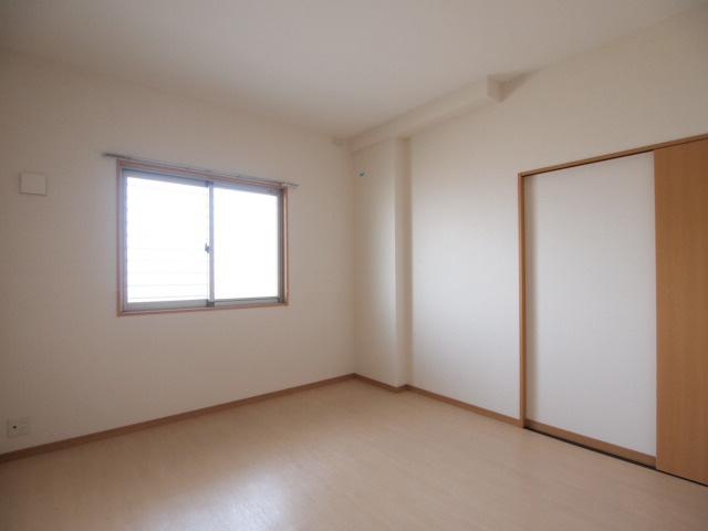 Other room space. Fine jealousy in washroom ・  ・  ・ Movable shelf