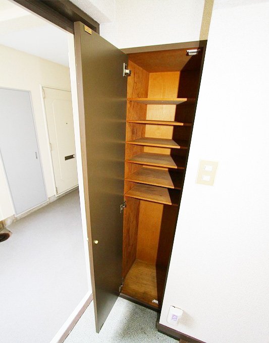 Receipt. There are shoe box