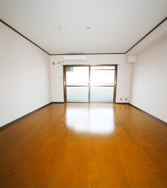 Living and room. OK also use by connecting! First of all, please call