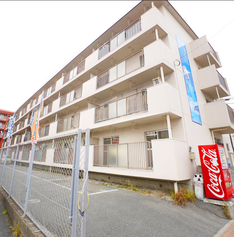 Building appearance. Per day is good on the balcony facing south