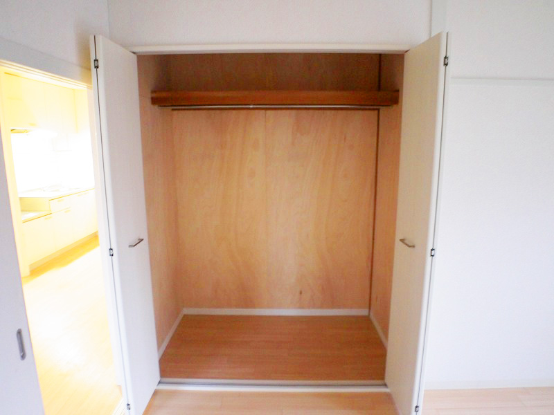 Receipt. Large closet