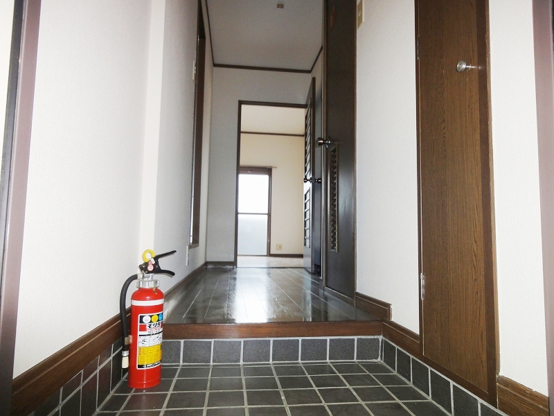 Entrance. Entrance with a shoe box