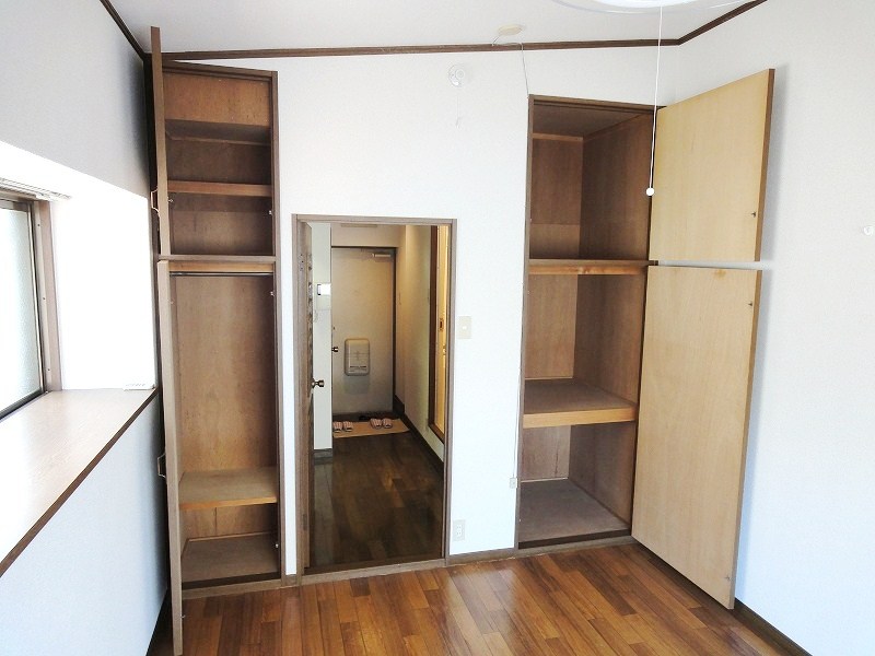 Receipt. Storage lot