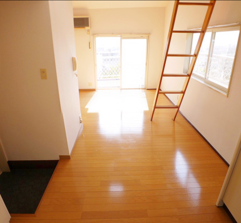 Other room space. Furnished consumer electronics is also possible consultation