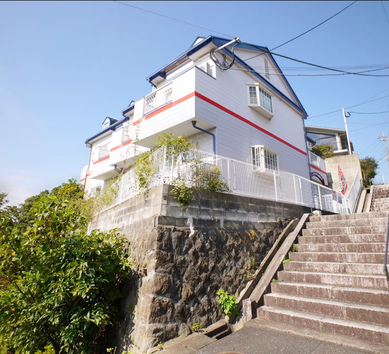 Building appearance. View is also feeling good at the location of the hill