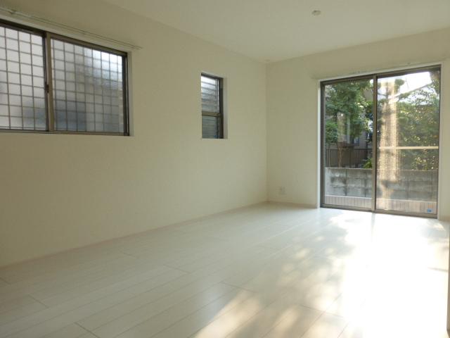 Living.  ☆ living ☆