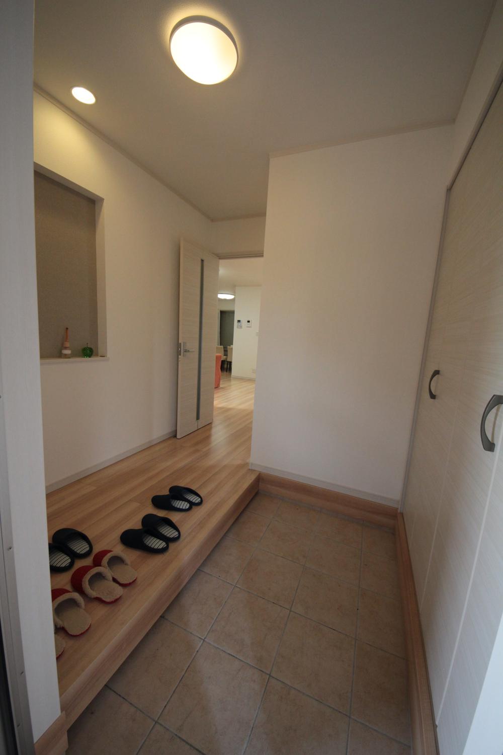 Entrance. Indoor (September 2013) Shooting