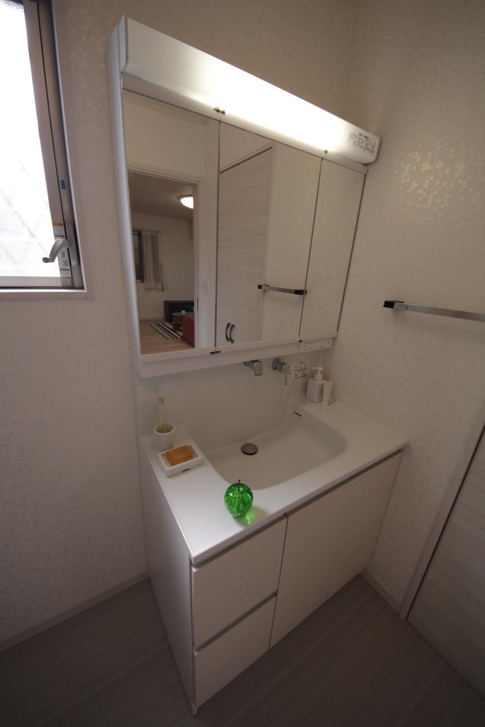 Wash basin, toilet. Indoor (September 2013) Shooting