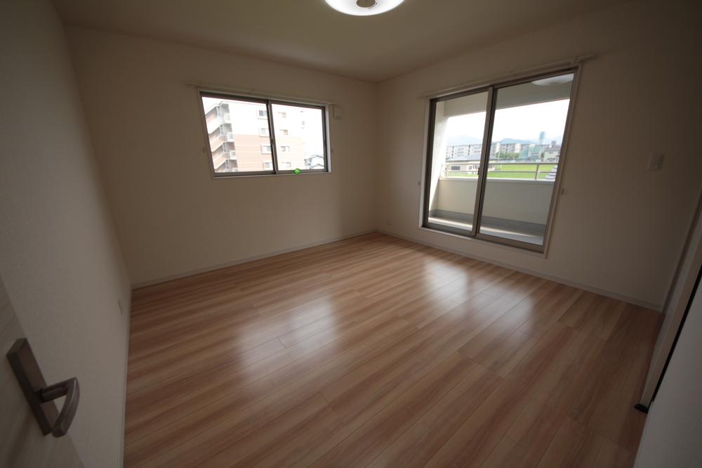 Non-living room. Indoor (September 2013) Shooting