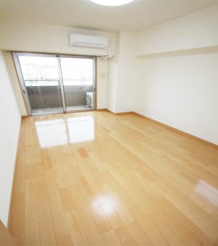 Living and room. The price in this condition! Please call as soon as possible